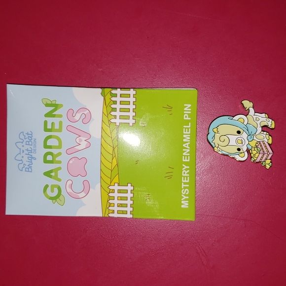 Garden Cows Pin - Picture 3 of 4